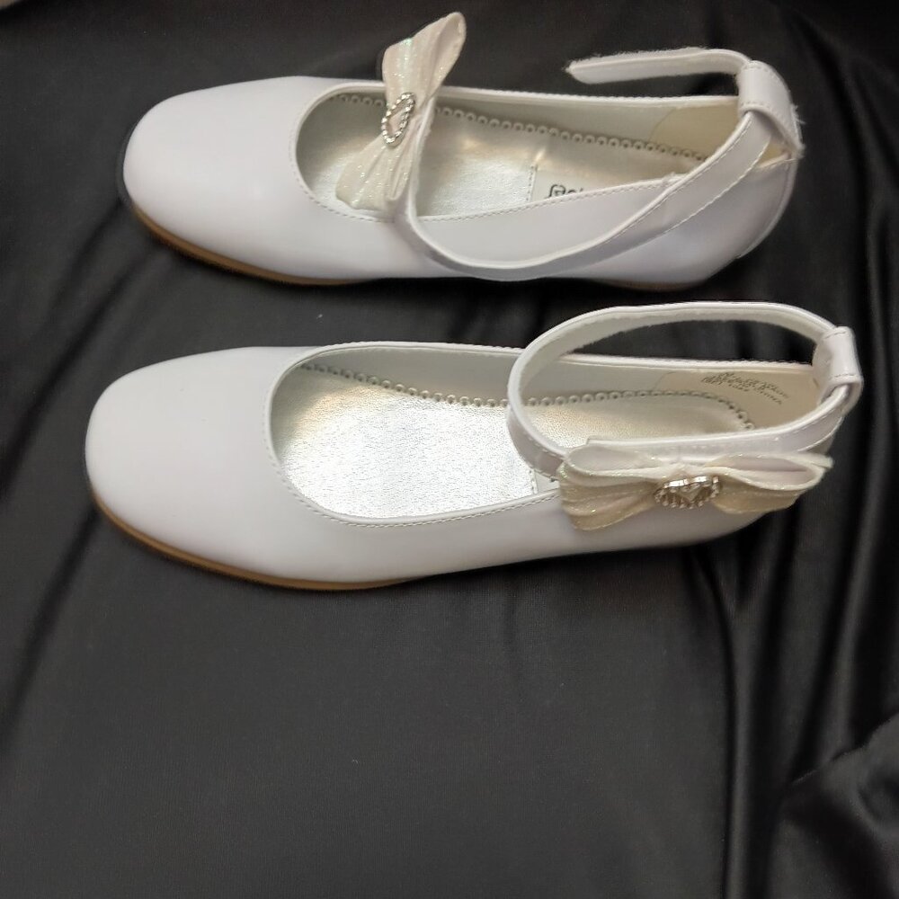 Girls shoes